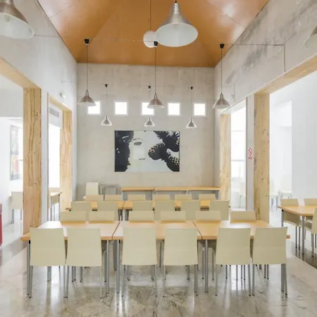 科尔多瓦艾尔博古因图州文酒店 *